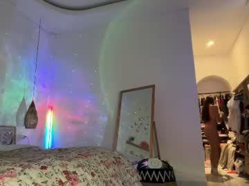 keira live thumbnail